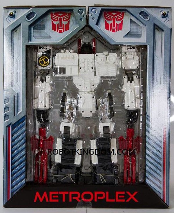 First Look At Metroplex Hong Kong Exclusive Transformers Genarations Action Figure  (3 of 20)